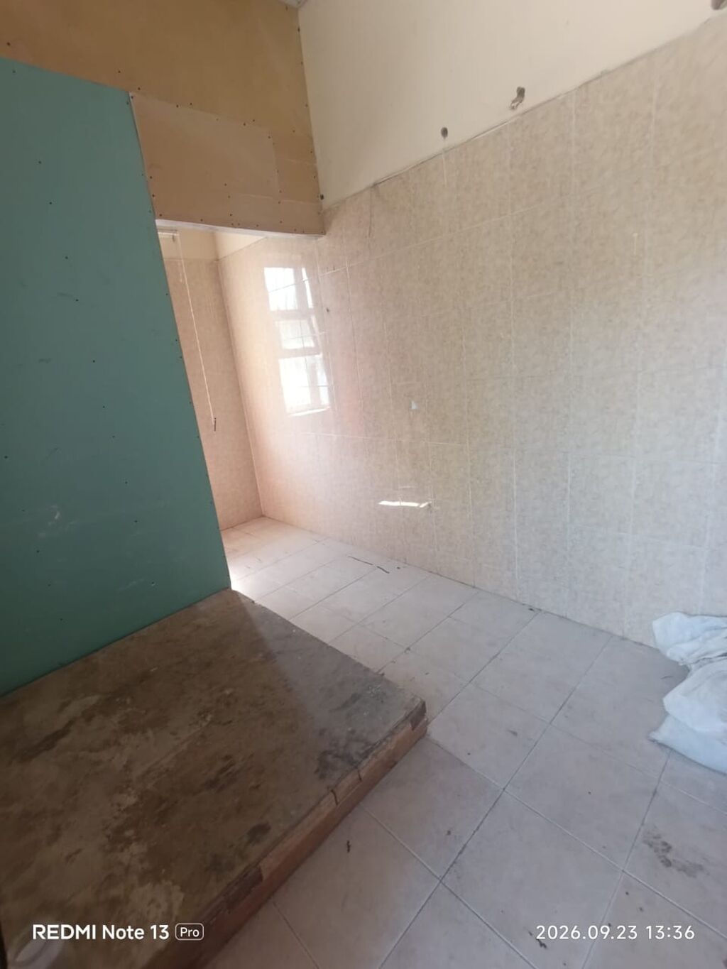 Sumqayit seherinde 21ci mkr-da yerlesen sahesi 90m² olan hazir lavas