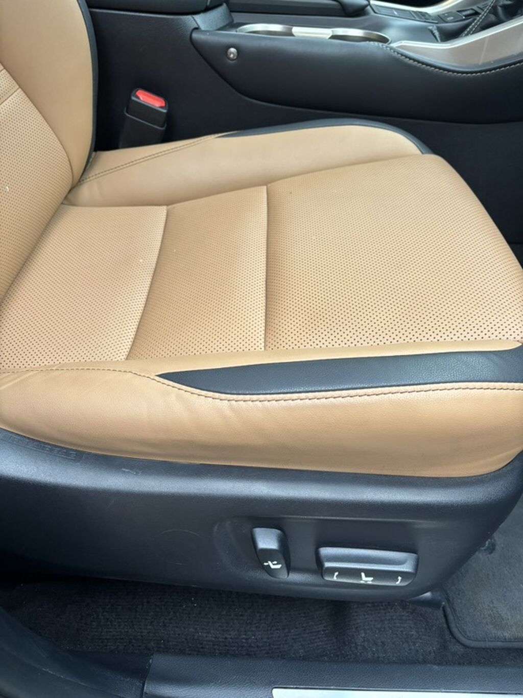 Lexus NX: 2017 г., 2 л, Автомат, Бензин, Кроссовер: фото 6