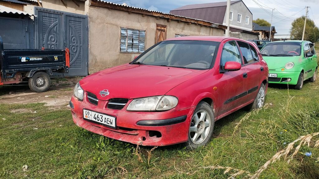 Nissan Almera: 2001 г., 1.5 л, Механика, Бензин, Хэтчбэк: фото 2