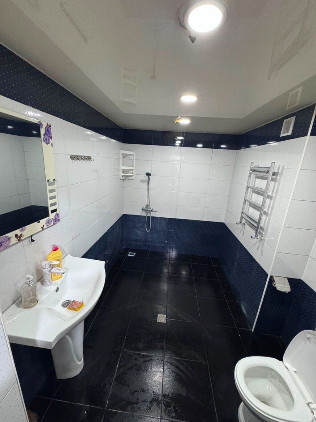Nizami rayonu, Qara Qarayev metrosunun çıxışı, Nəbz Klinikasının