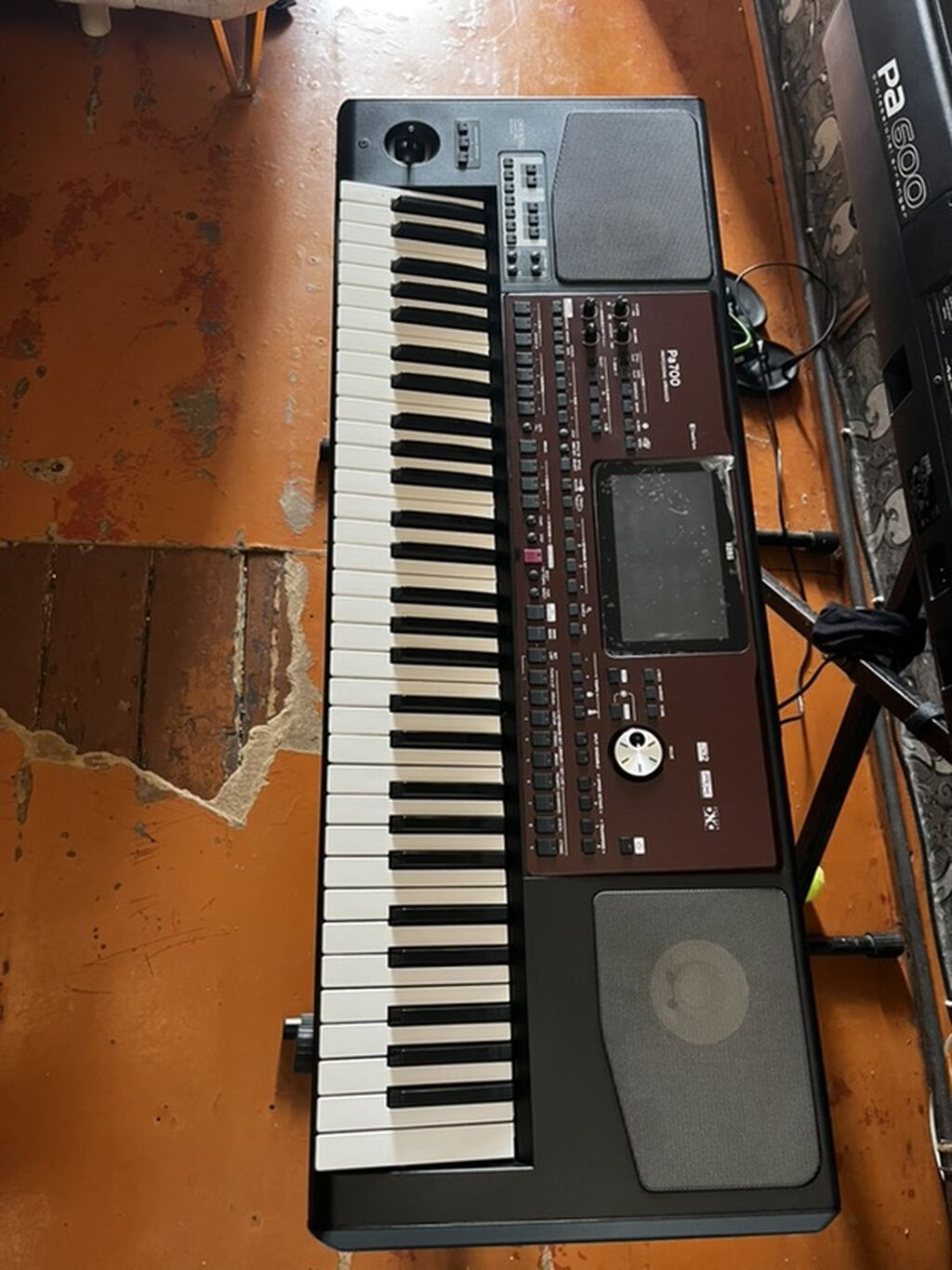 Korg Pa700 ideal vəziyyətdədir