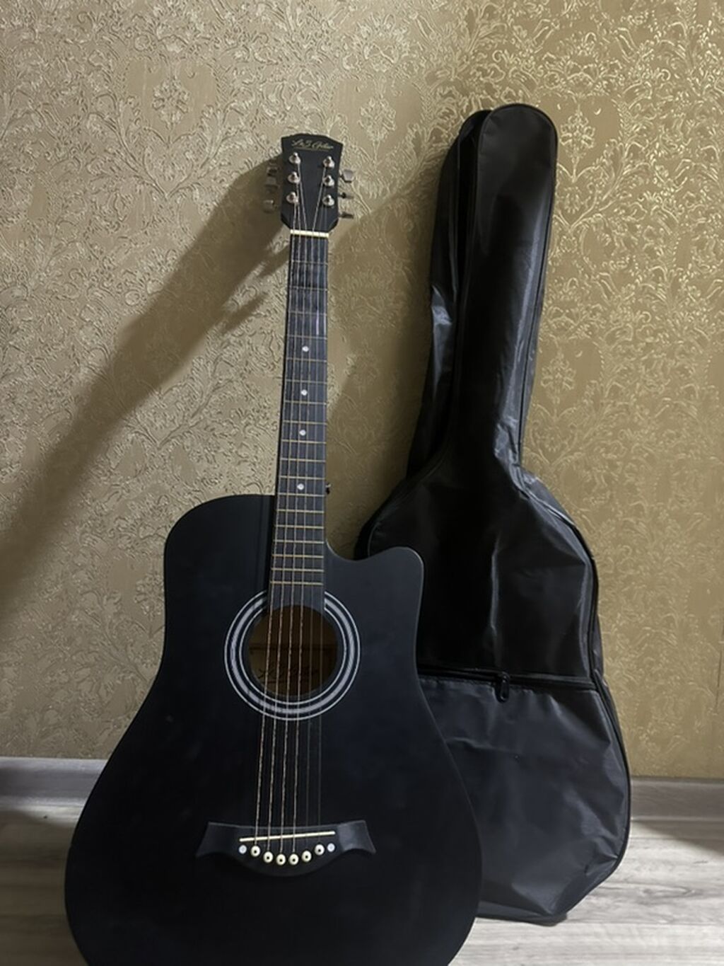 Акустическая гитара LeS Gitar, дредноут с вырезом (cutaway), черный: фото 1