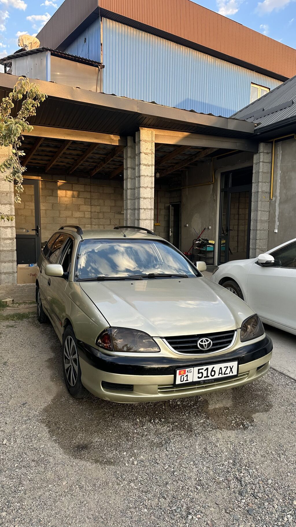 Toyota Avensis: 2001 г., 1.6 л, Механика, Бензин, Универсал: фото 2
