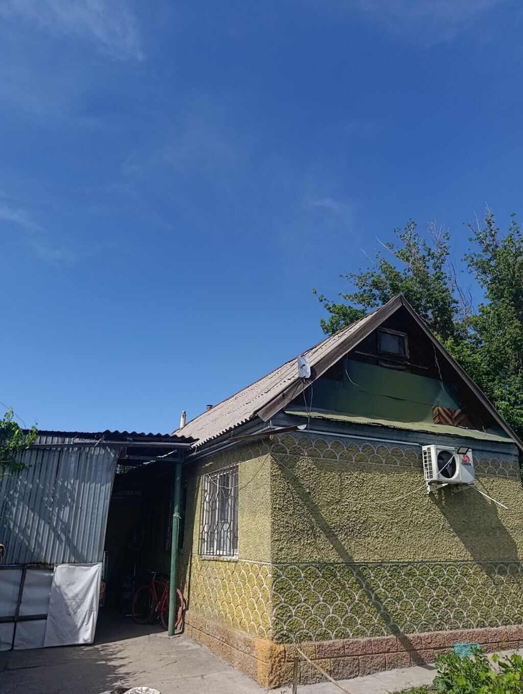 СРОЧНО ПРОДАЁТСЯ КИРПИЧНЫЙ ДОМ В БИШКЕКЕ! Район: рынок Баят / Азиз: фото 1