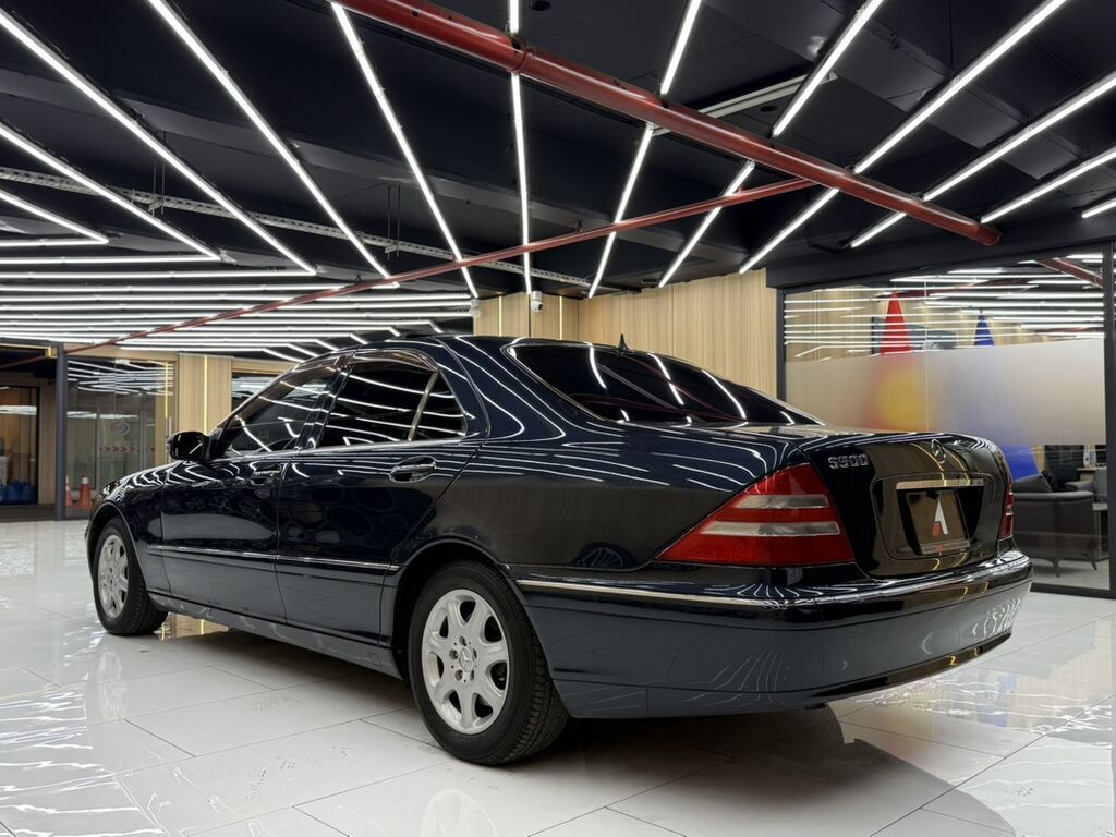 Mercedes-Benz 220: 2002 г., 5 л, Автомат, Бензин, Седан: фото 4