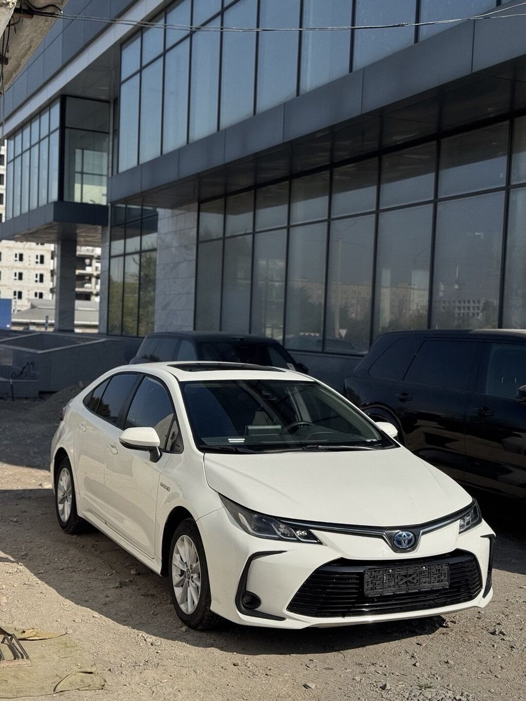 Toyota Corolla: 2022 г., 1.8 л, Вариатор, Гибрид, Седан: фото 3