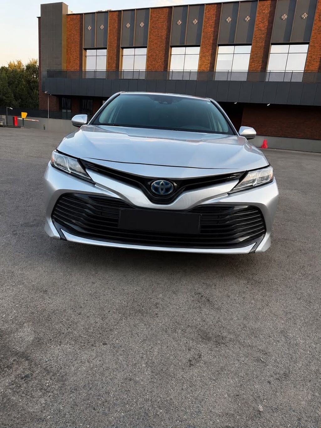 Toyota Camry: 2020 г., 2.5 л, Вариатор, Гибрид, Седан: фото 3