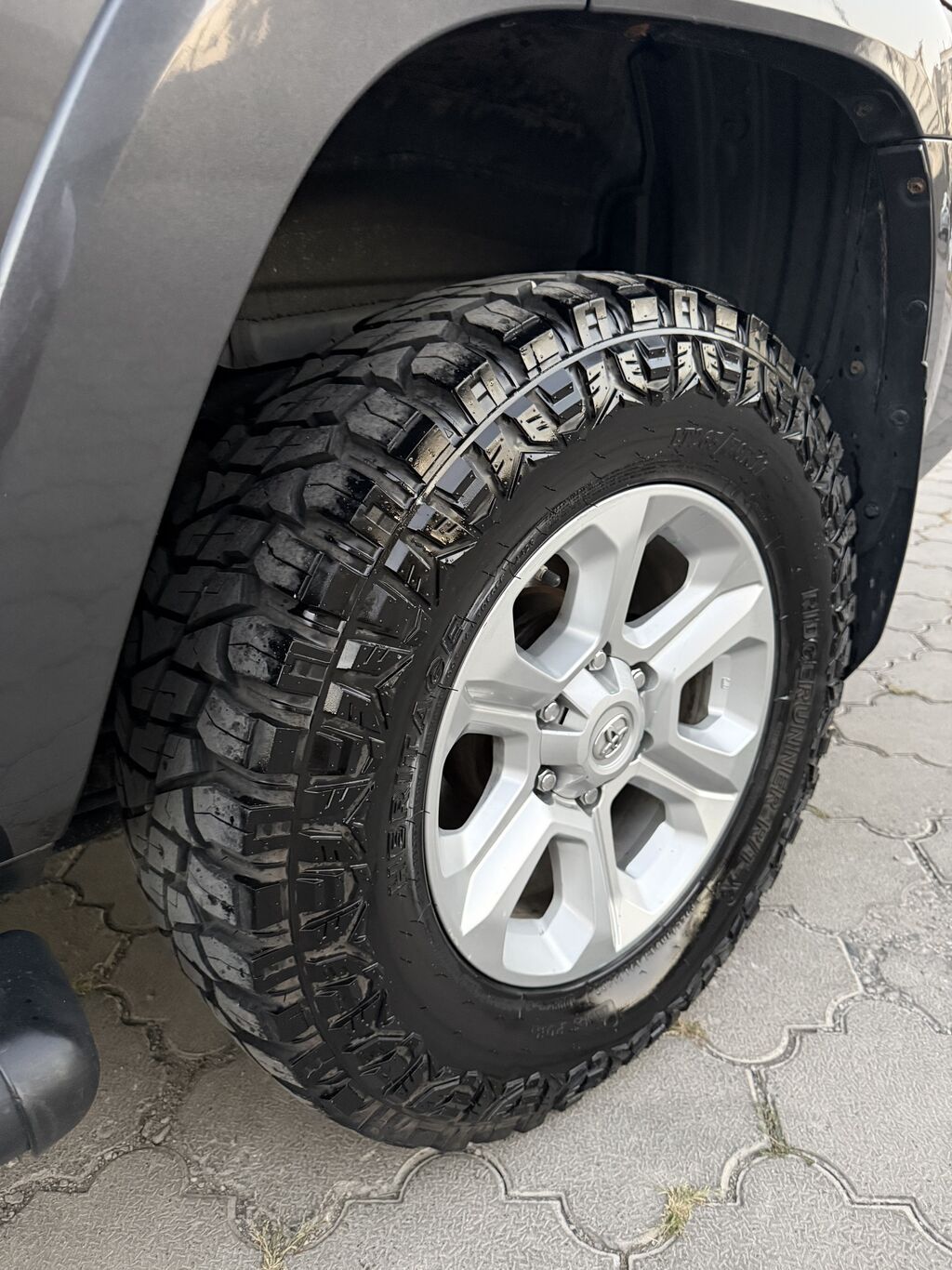 Toyota 4Runner: 2019 г., 4 л, Автомат, Газ, Внедорожник: фото 5