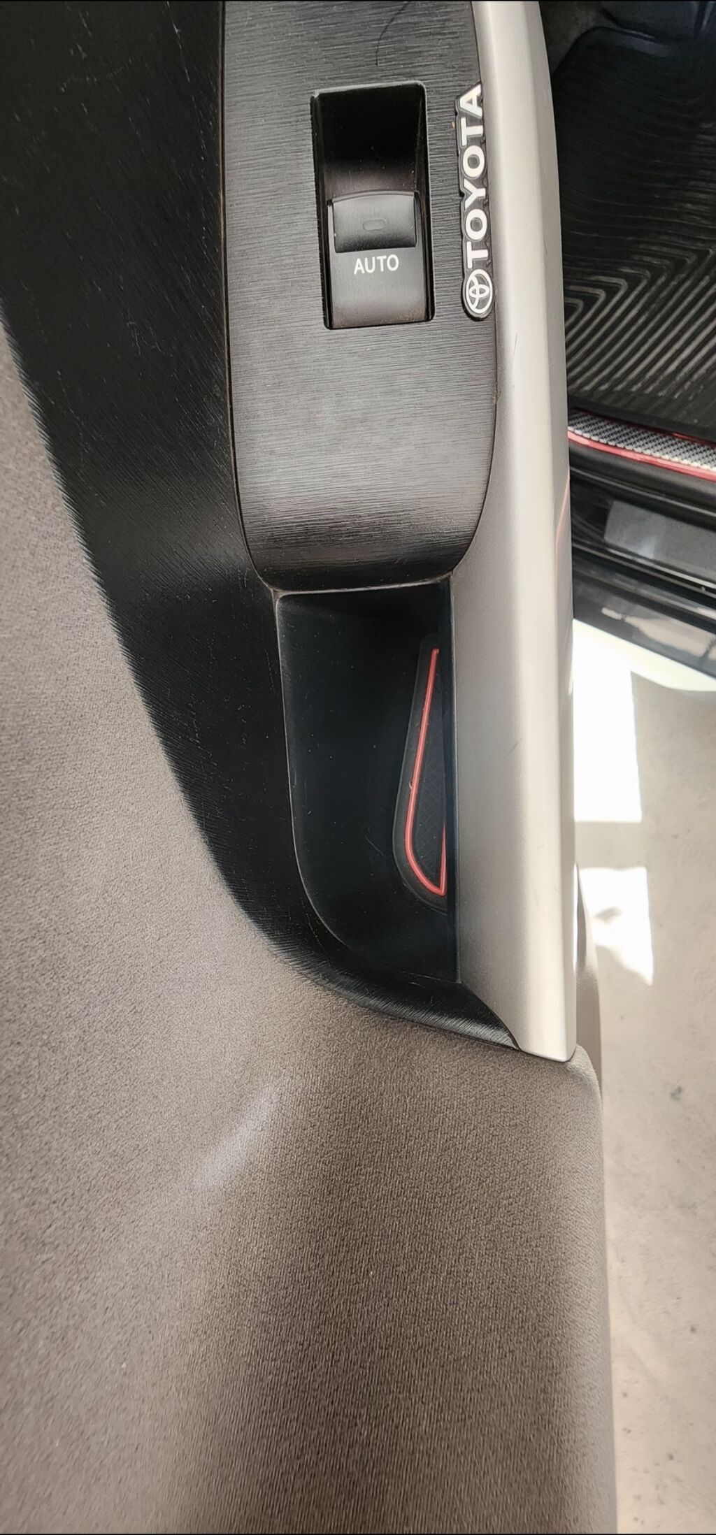 Toyota Prius: 2015 г., 1.8 л, Автомат, Гибрид, Лифтбек: фото 7