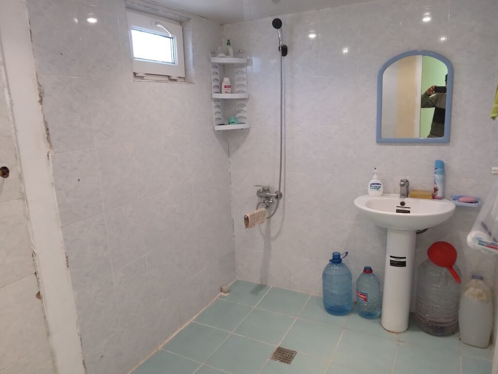 6 otaqlı, 161 kv. m, Orta təmir