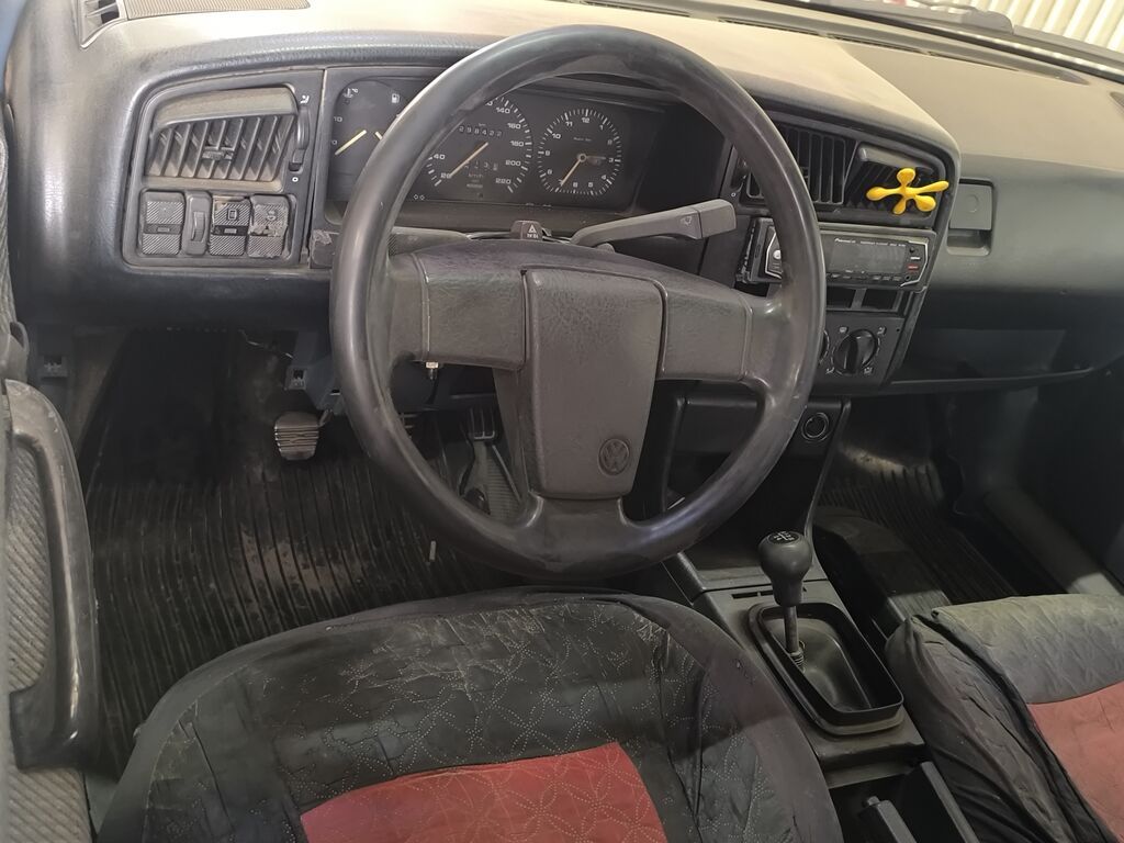 Volkswagen Passat: 1988 г., 1.6 л, Механика, Бензин, Седан: фото 4
