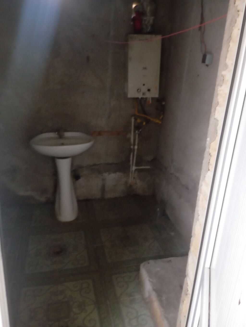 2 otaqlı, 100 kv. m, Orta təmir