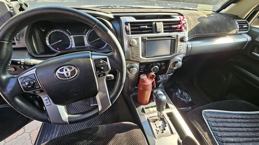 Toyota 4Runner: 2018 г., 4 л, Автомат, Бензин, Внедорожник: фото 6