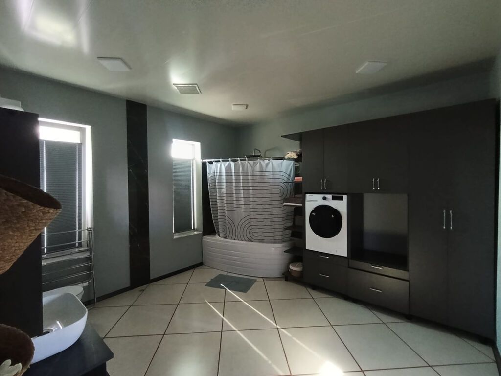5 otaqlı, 326 kv. m, Kredit var, Yeni təmirli