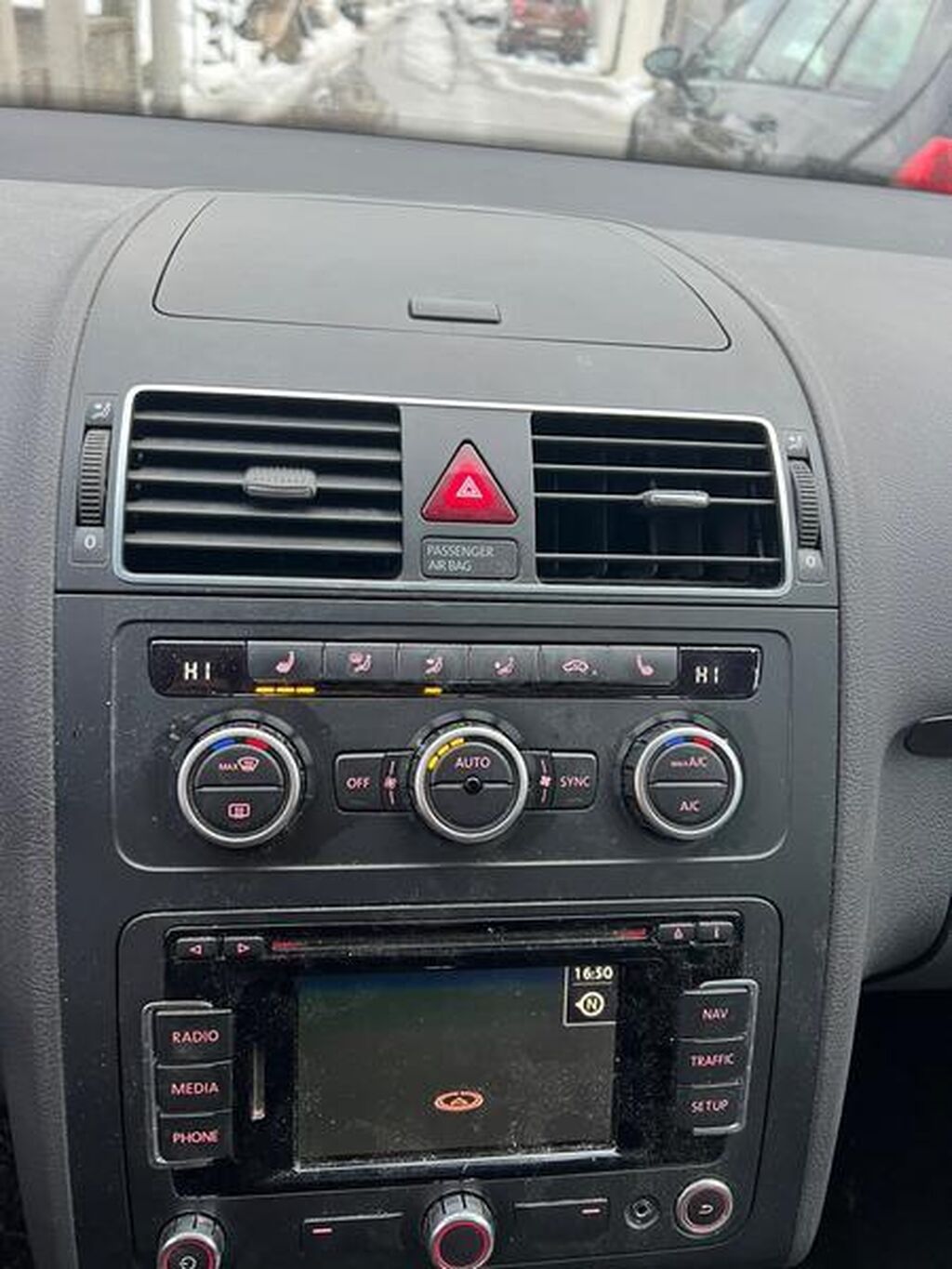 Ostala auto oprema: RESETKA VENTILACIJE ZA VOLKSWAGEN TOURAN | Resetka ventilacije za