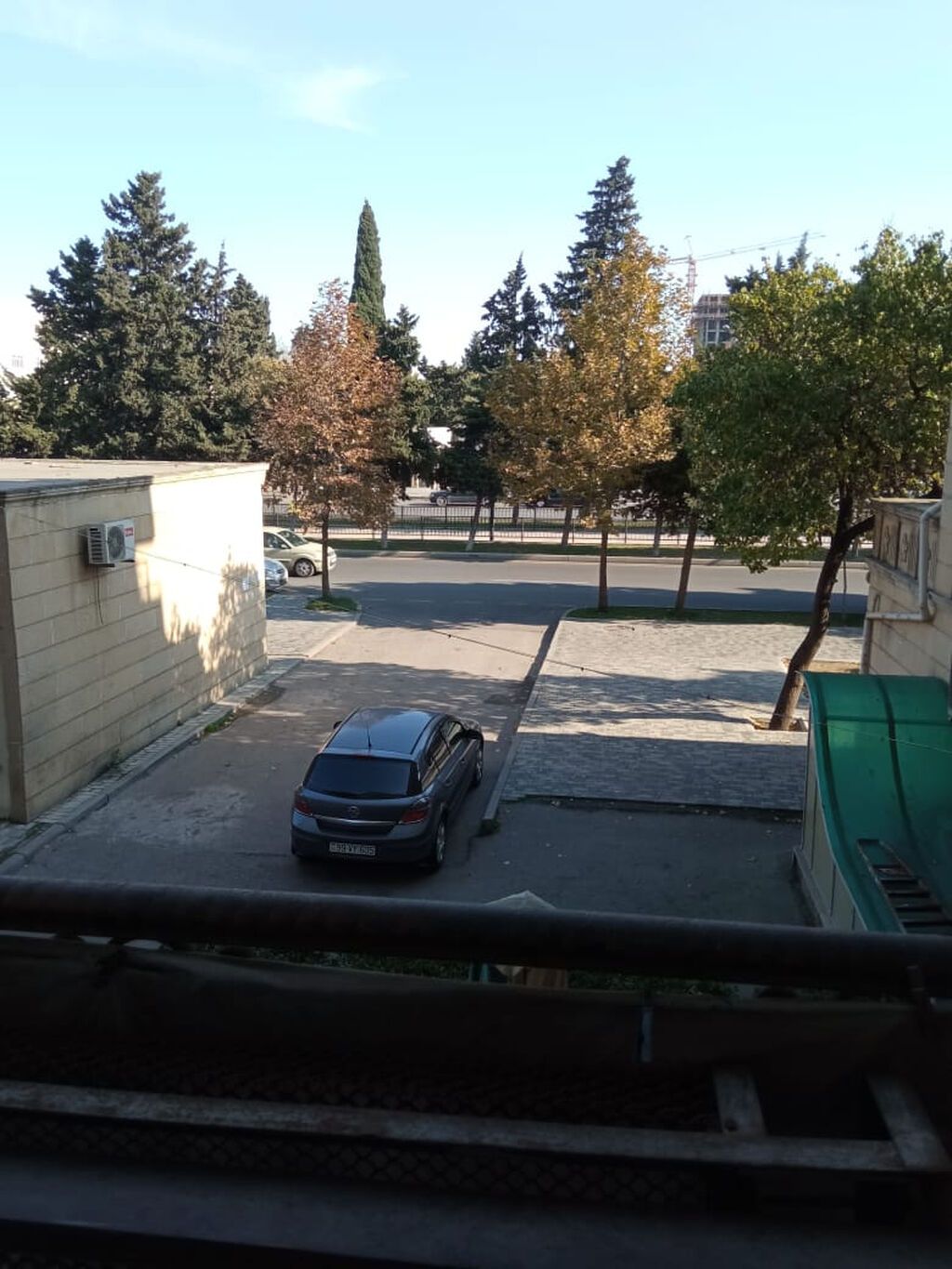 Razinde köhnə Dvaresle üzbəüz Icranın yaxınlığında 2ci mertebede 2