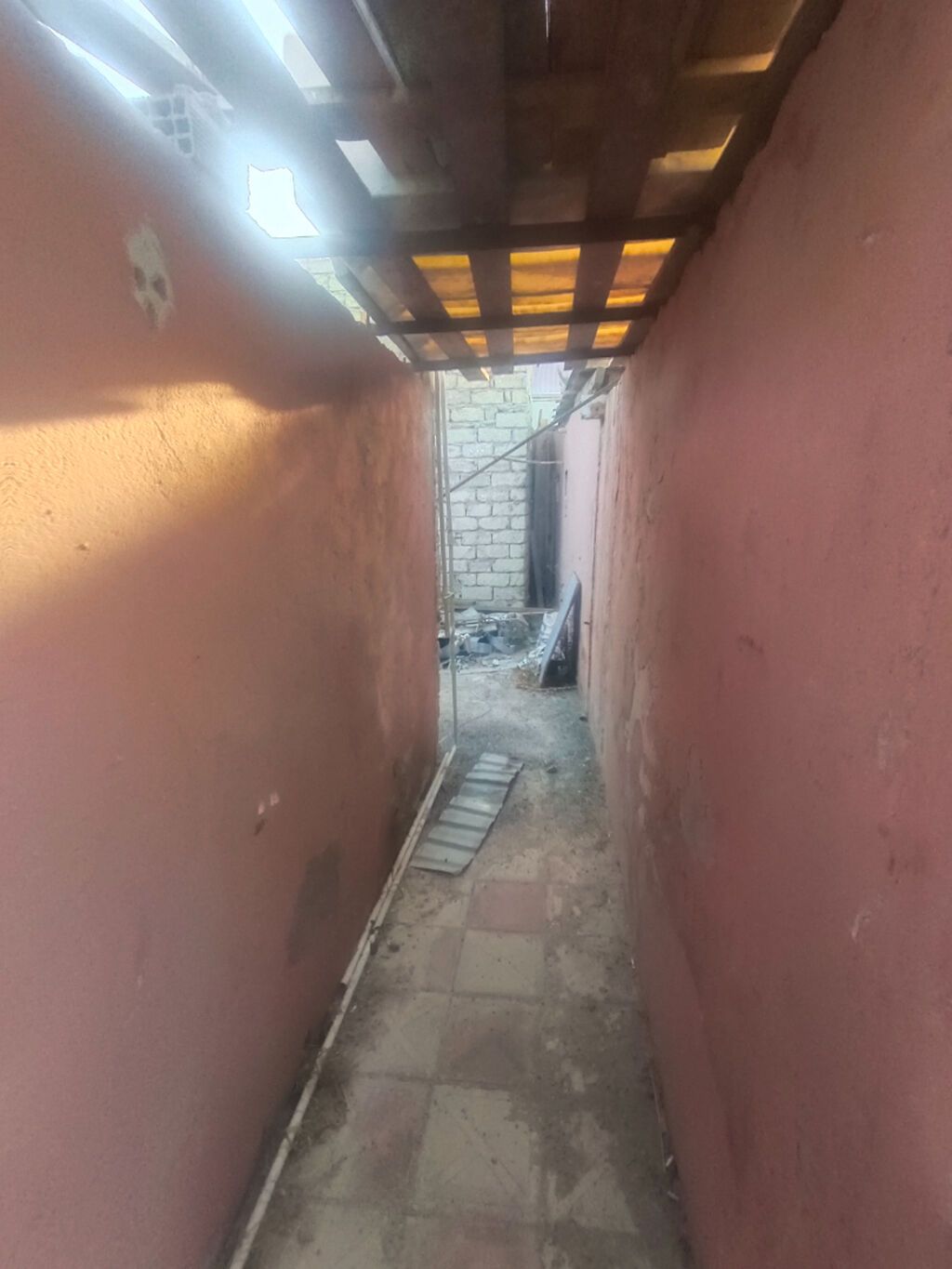 3 otaqlı, 78 kv. m, Təmirsiz