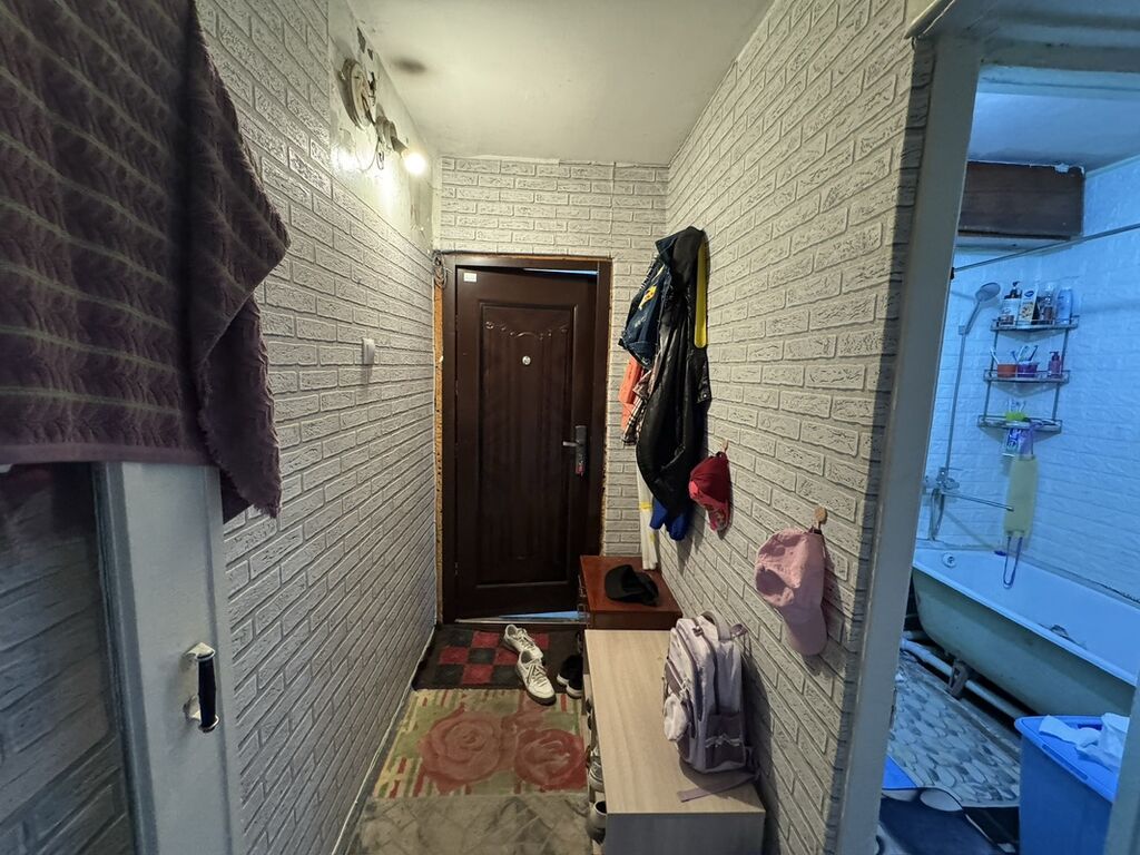 3 комнаты, 59 м², 104 серия, 4 этаж, Старый ремонт: фото 4