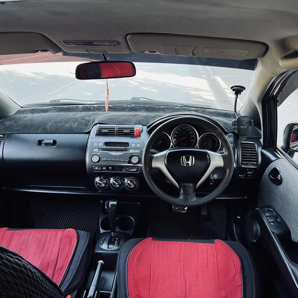 Honda Fit: 2002 г., 1.5 л, Автомат, Бензин, Хэтчбэк: фото 8