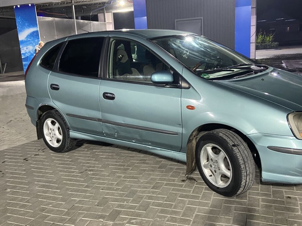 Nissan Almera Tino: 2001 г., 1.8 л, Механика, Газ, Минивэн: фото 2