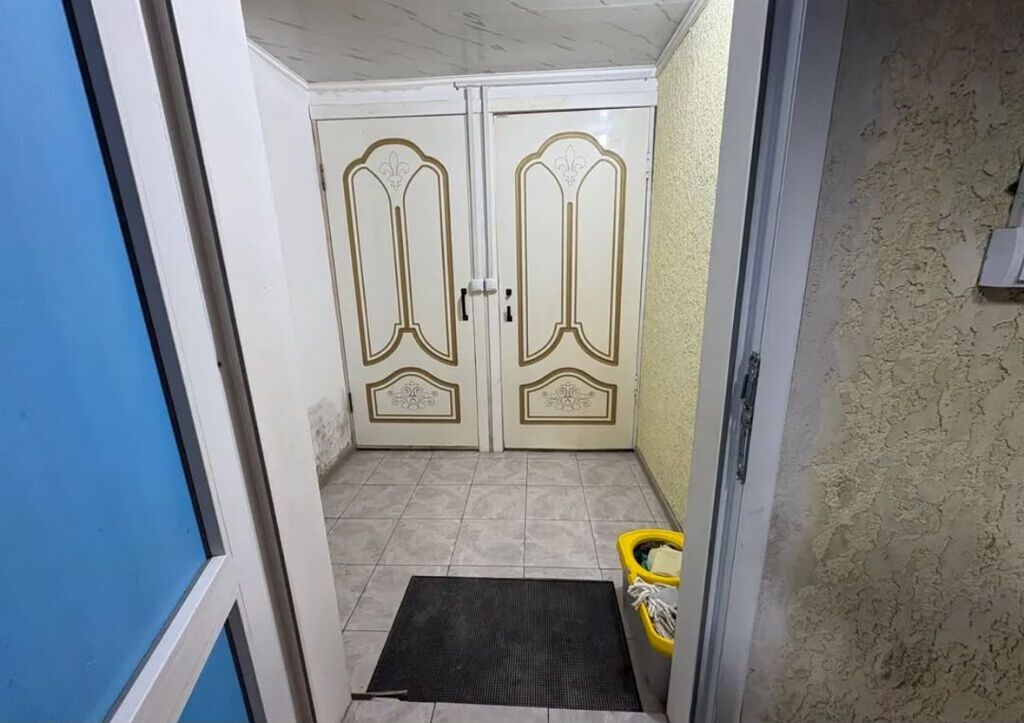 Сдается квартира в районе Рабочий Городок, 1/2 этаж. Внутри: - шкаф: фото 4