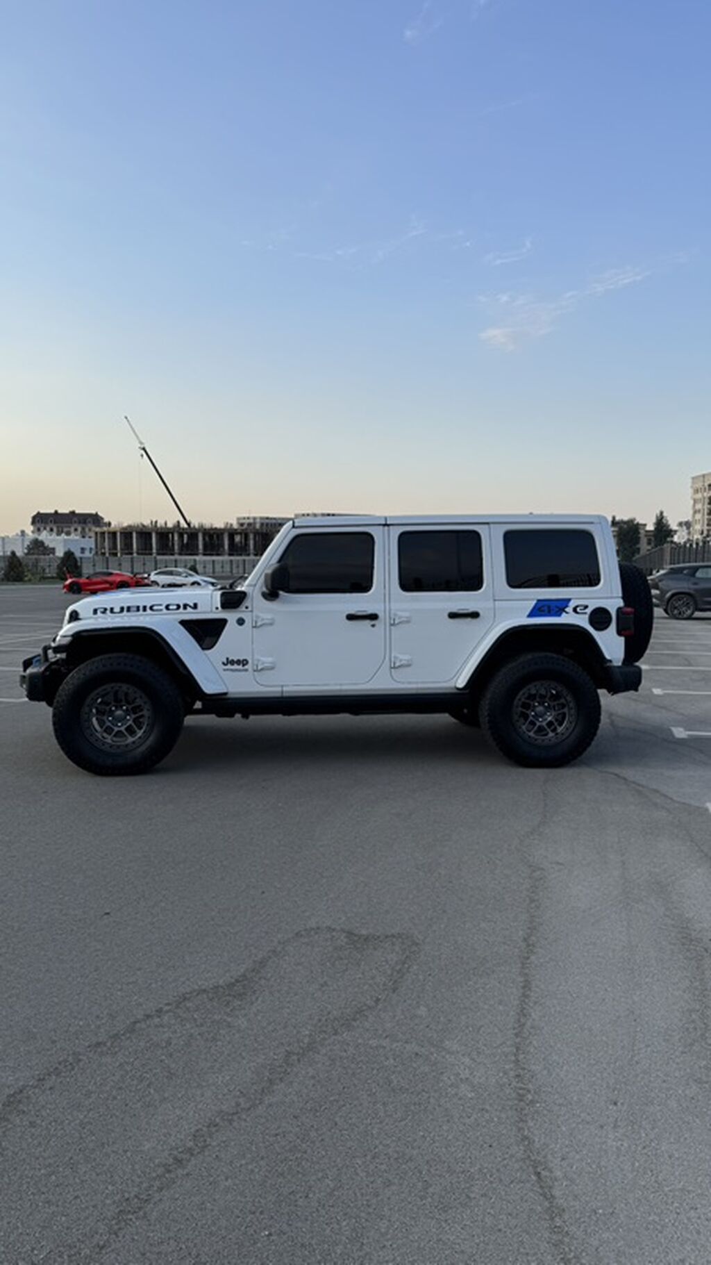 Jeep Wrangler: 2022 г., 2 л, Автомат, Гибрид, Внедорожник: фото 4