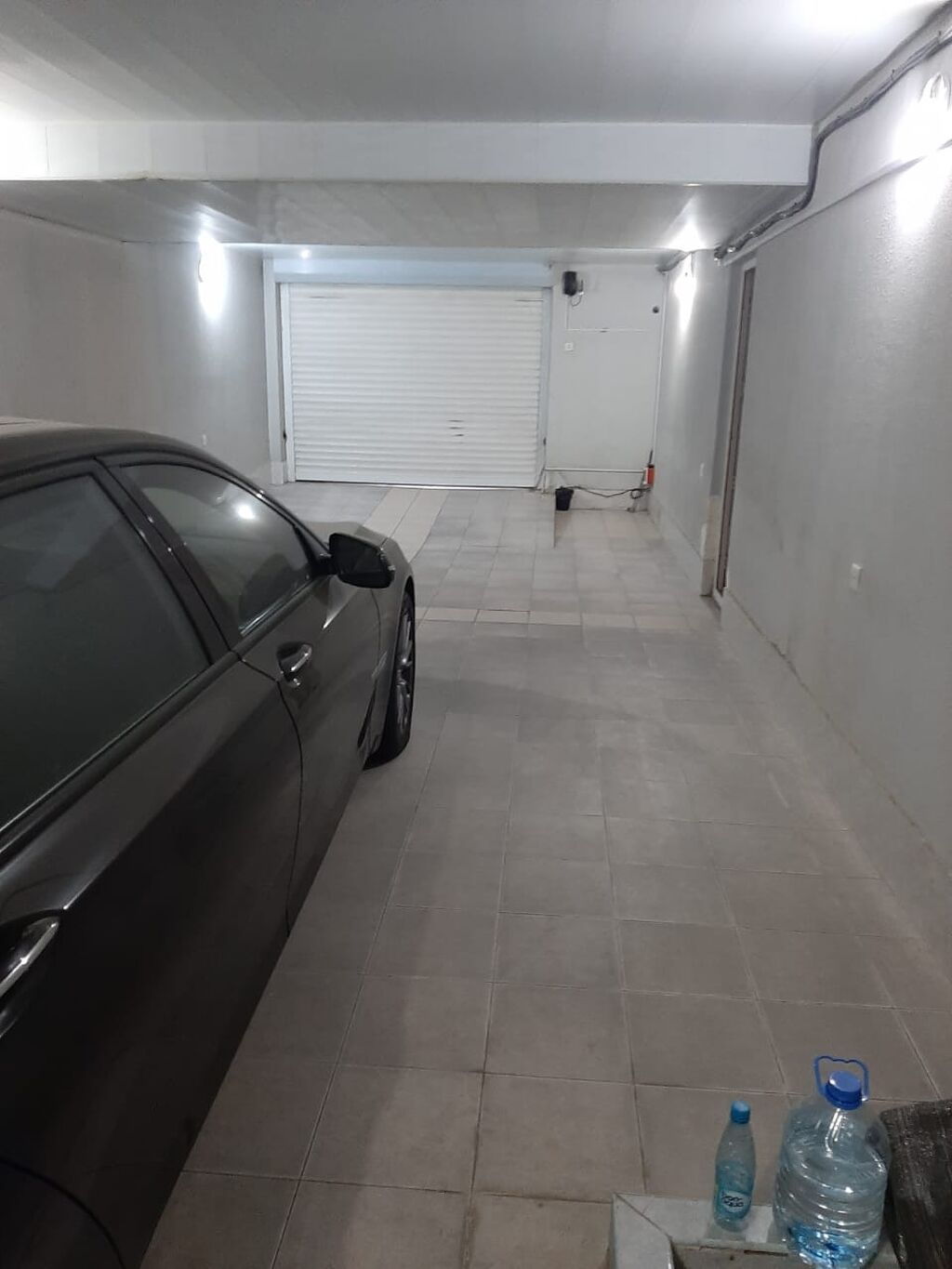 T. Əliyev küçəsində. Mülkiyyətdə 650m² olan. 7 sotda 4mərtəbəli 8