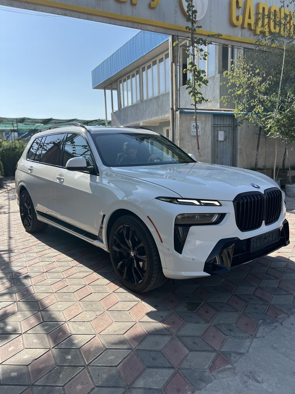 BMW X7: 2023 г., 3 л, Автомат, Бензин, Кроссовер: фото 1
