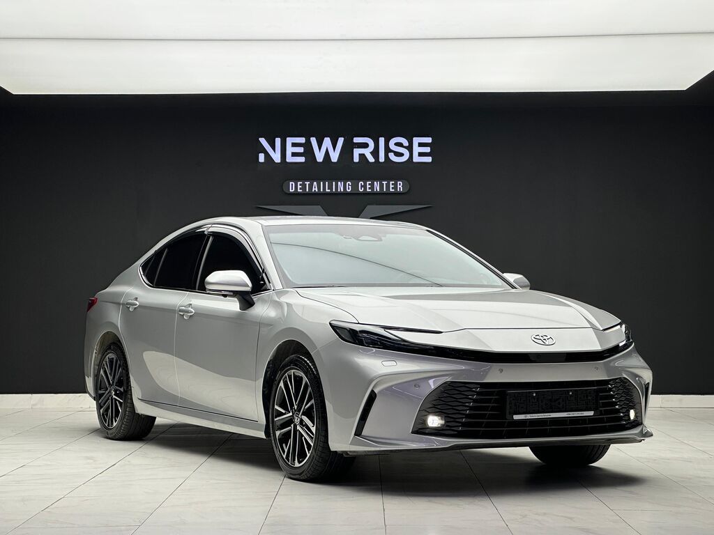 Toyota Camry: 2026 г., 2.5 л, Гибрид, Седан: фото 1
