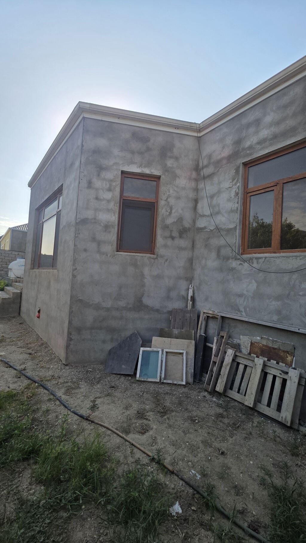 5 otaqlı, 145 kv. m, Təmirsiz
