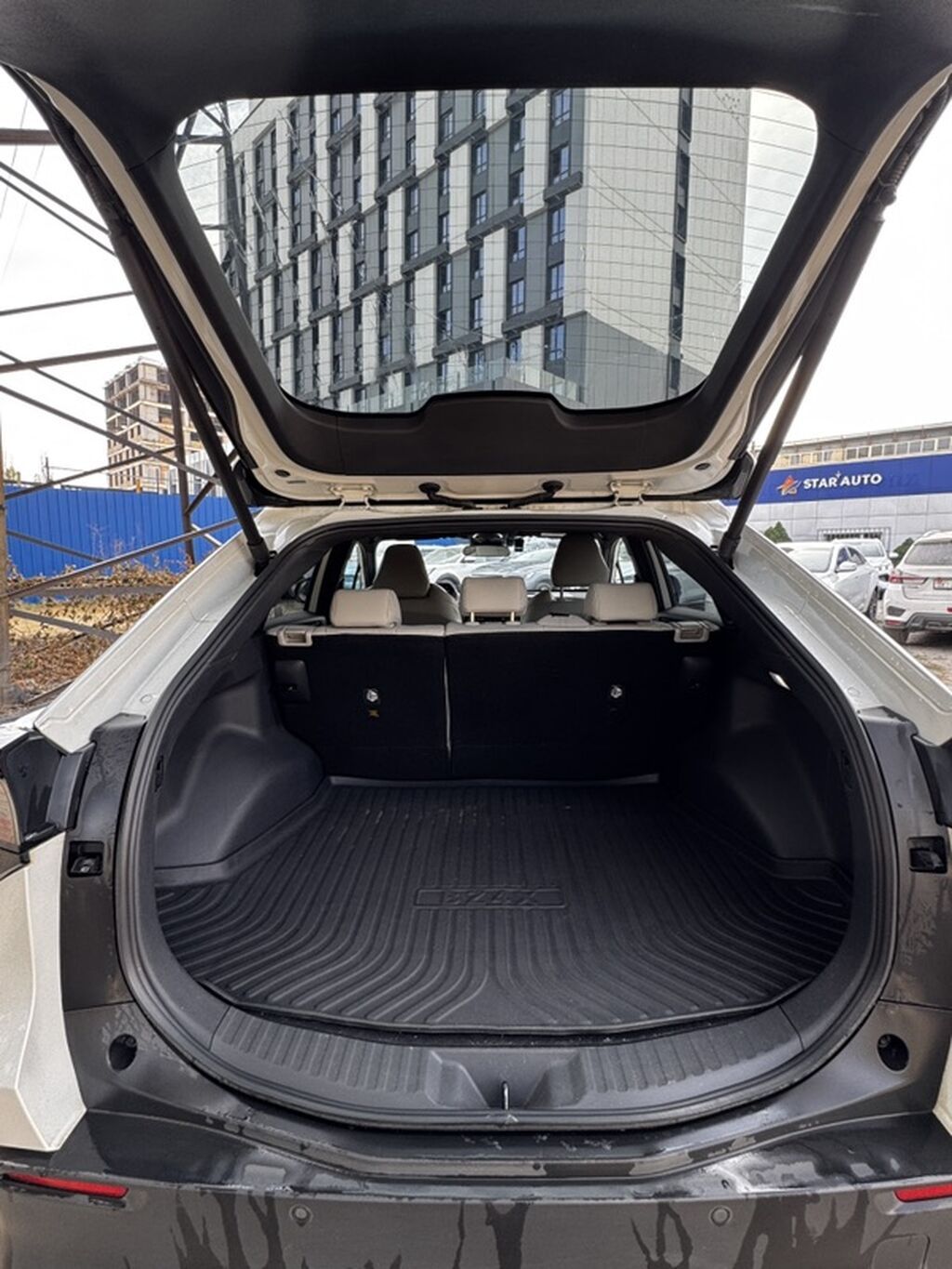 Toyota bZ4X: 2024 г., Электромобиль, Кроссовер: фото 5