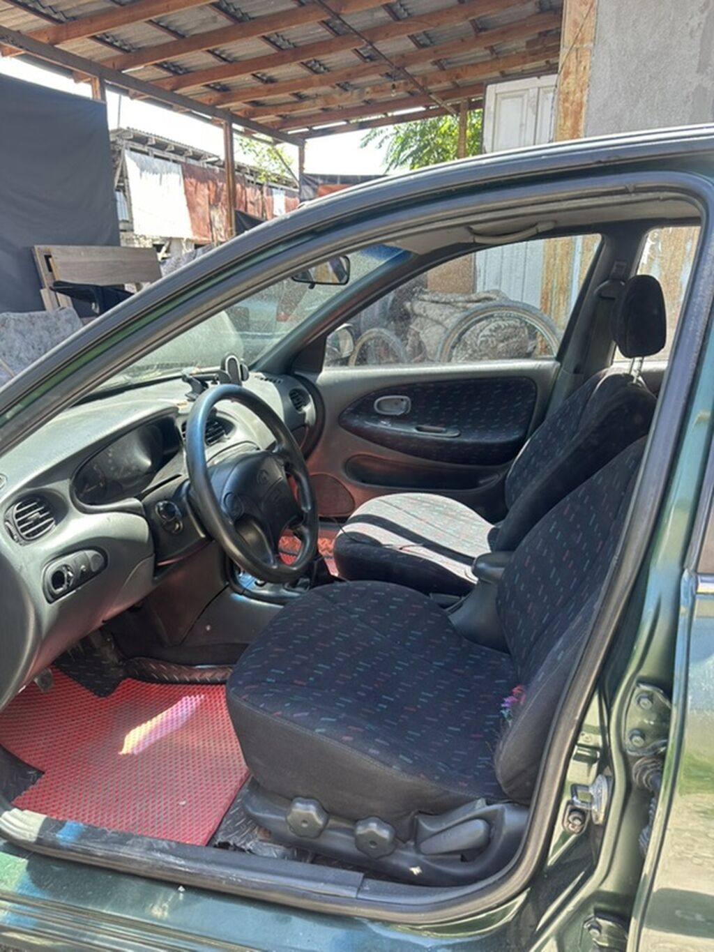 Hyundai Accent: 1990 г., 1.6 л, Механика, Бензин, Седан: фото 3
