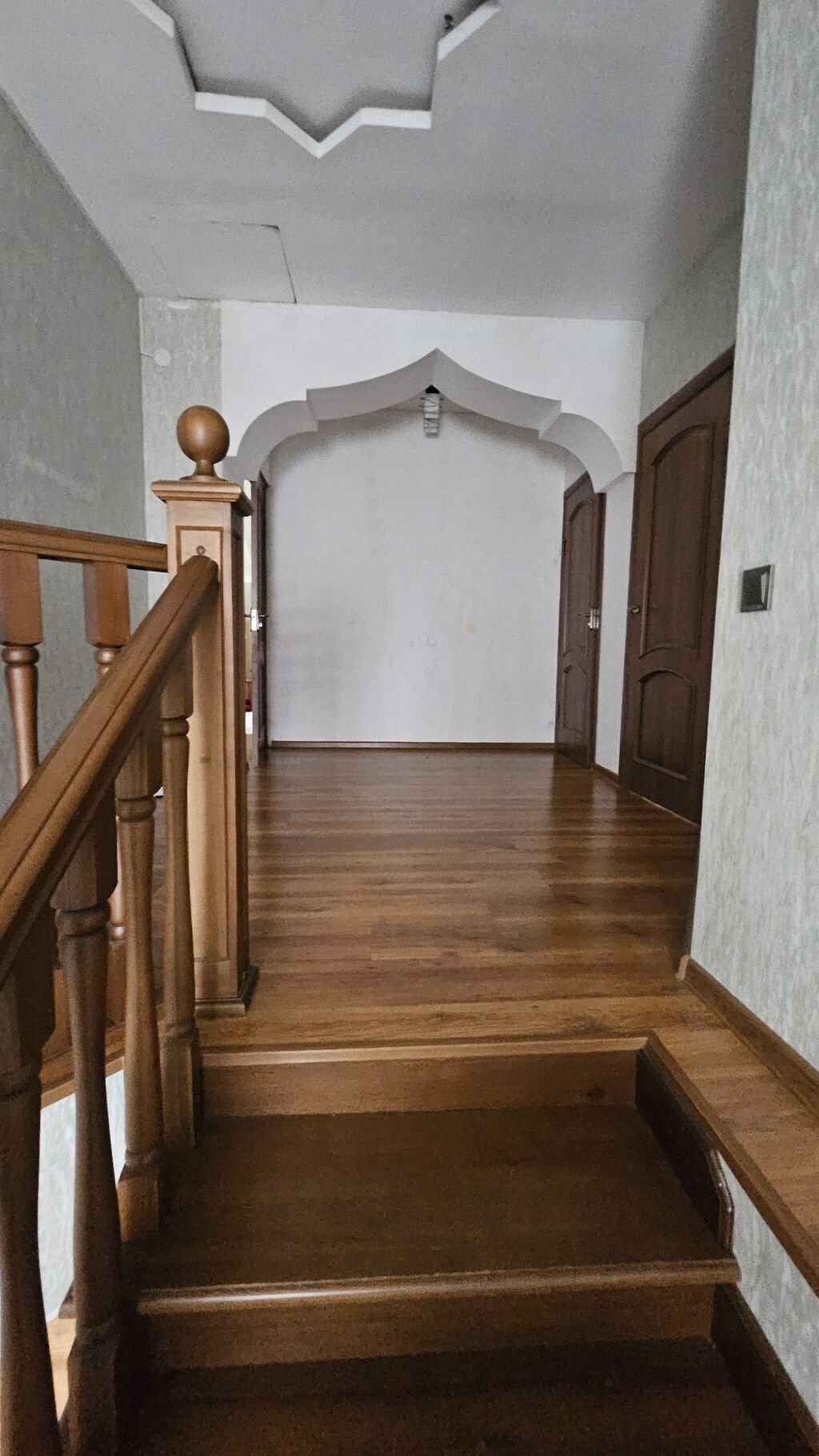 300 м², 5 комнат, Парковка