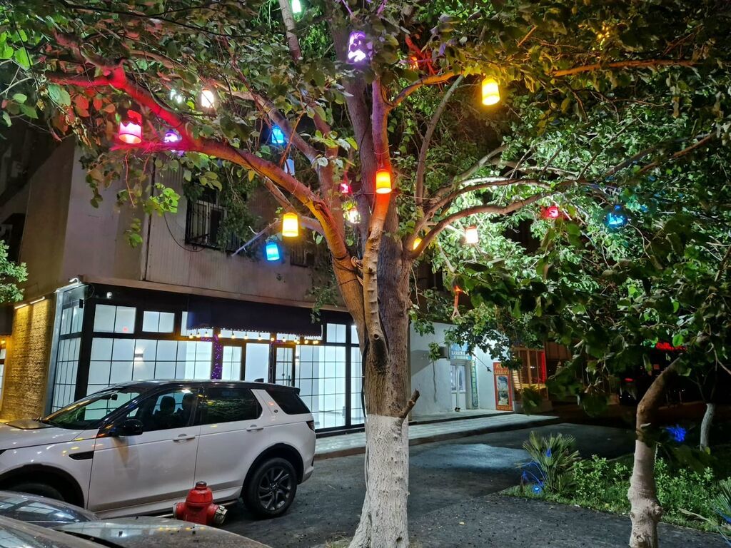 Ümumi 105 kvdır 1ci mərtəbə 75 kv zirzəmi isə 30 kvdır,qarışısında