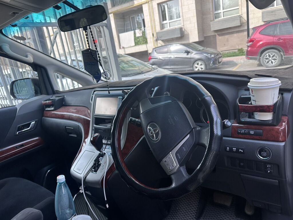 Toyota Vellfire: 2010 г., 3.5 л, Автомат, Газ, Минивэн: фото 3