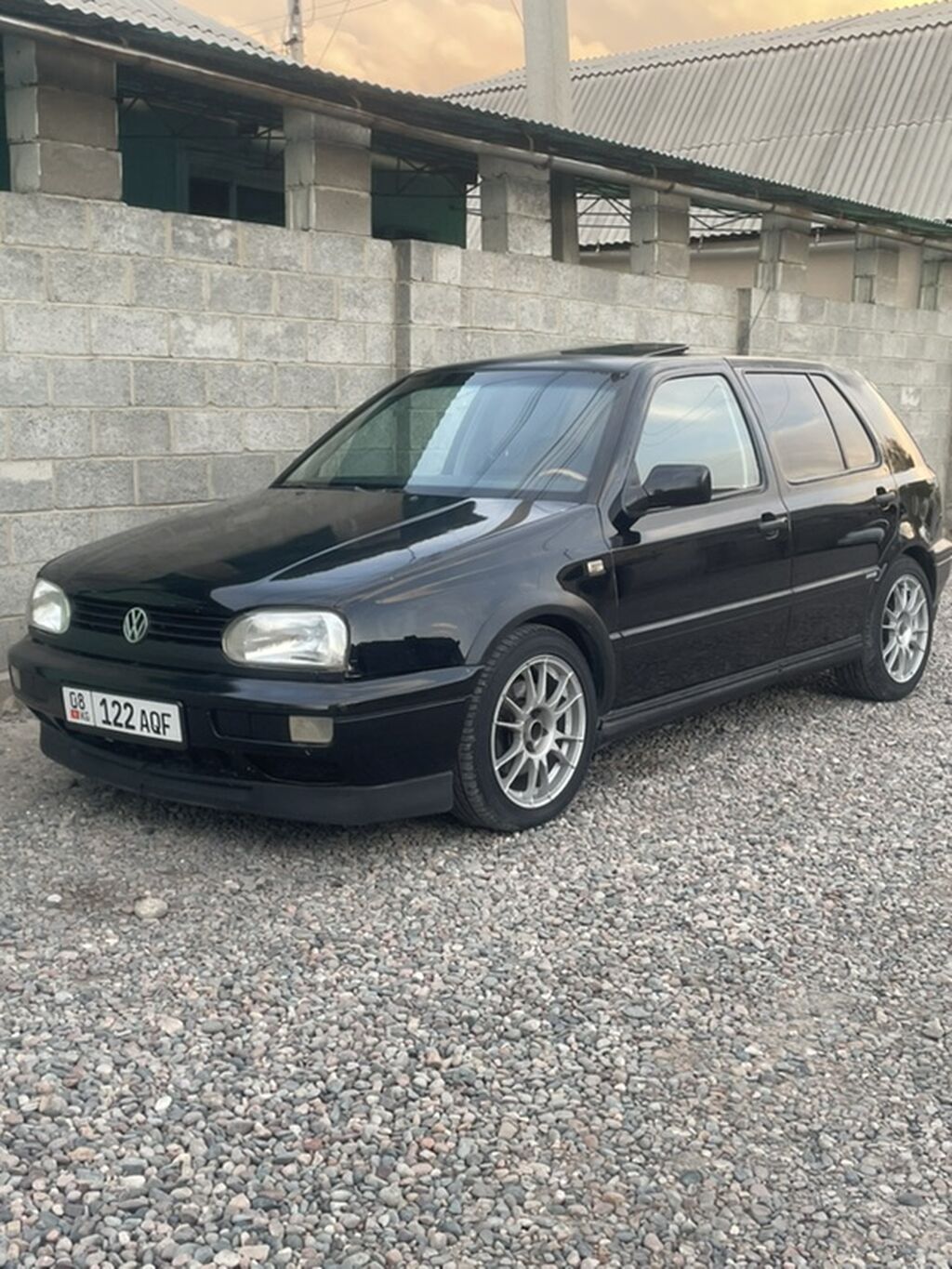 Volkswagen Golf: 1993 г., 2.8 л, Механика, Бензин, Хэтчбэк — фото 1
