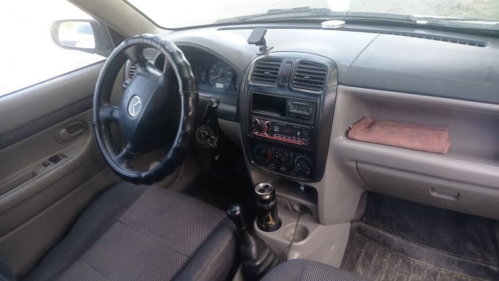 Mazda Demio: 2003 г., 1.3 л, Механика, Бензин, Хэтчбэк: фото 3