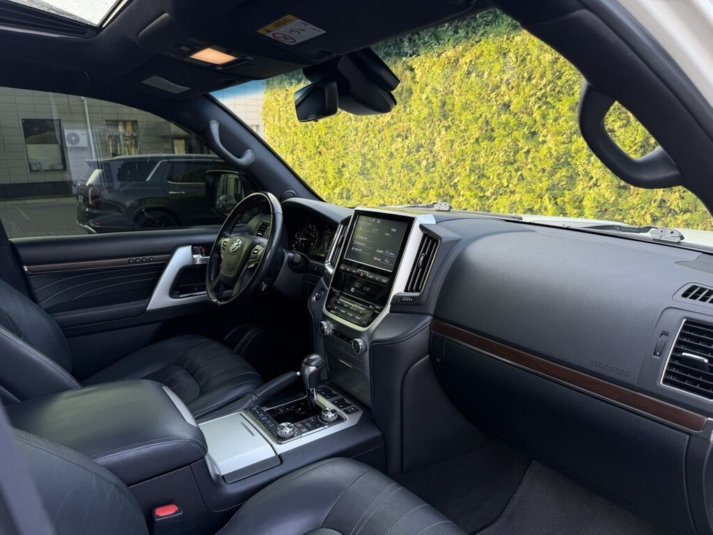 Toyota Land Cruiser: 2020 г., 4.6 л, Автомат, Бензин, Внедорожник: фото 8
