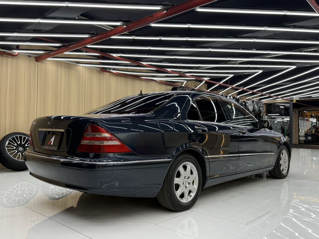 Mercedes-Benz 220: 2002 г., 5 л, Автомат, Бензин, Седан: фото 3