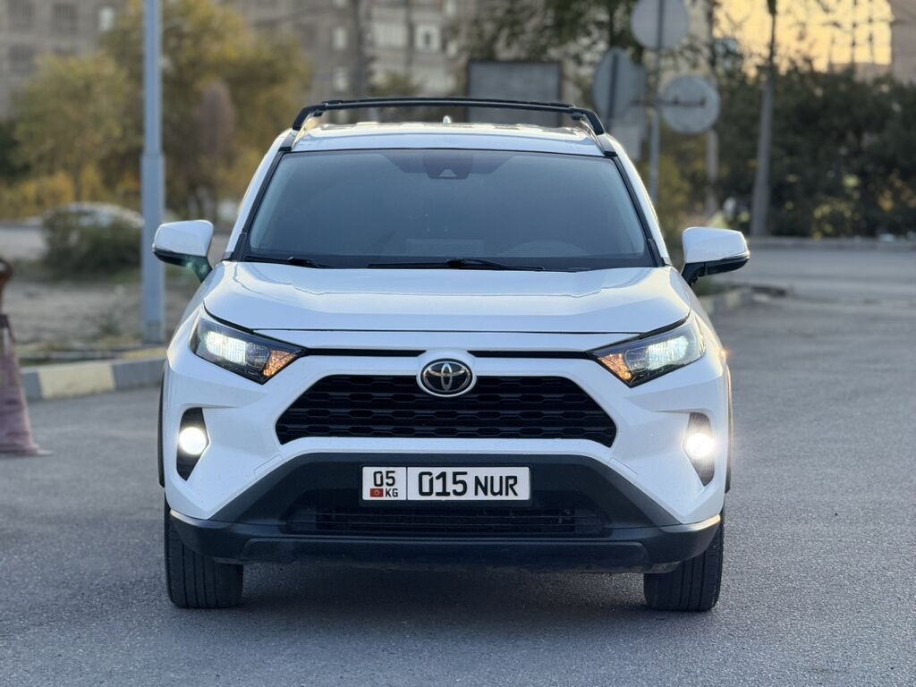 Toyota RAV4: 2019 г., 2.5 л, Автомат, Бензин, Кроссовер: фото 3