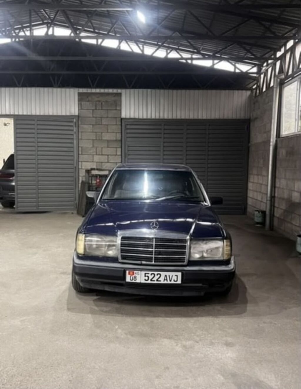 Mercedes-Benz W124: 1990 г., 2.6 л, Механика, Бензин, Седан: фото 1