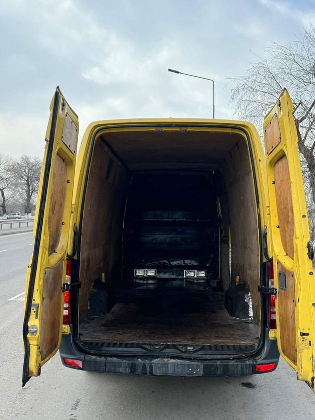 Продаю мерседес спринтер год 2006 об: 13000 USD Легкий грузовой ...