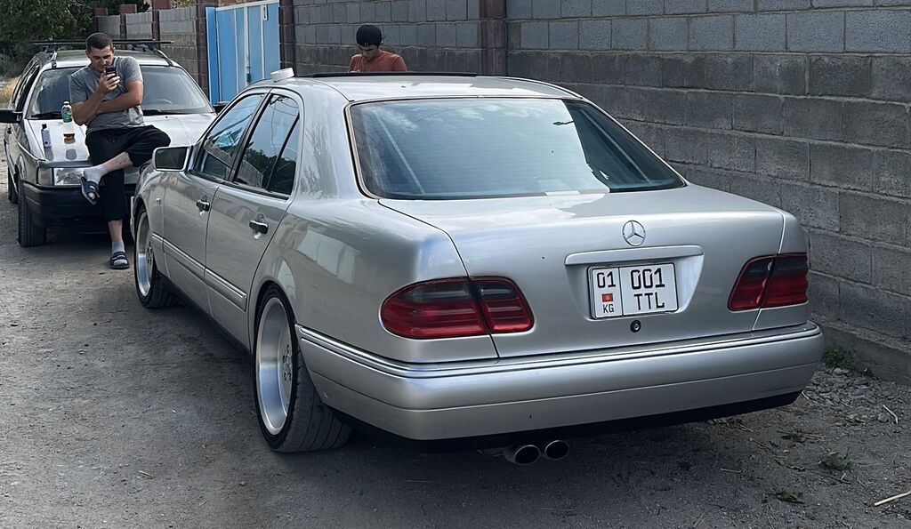 Mercedes-Benz E-Class: 1998 г., 4.3 л, Автомат, Бензин, Седан: фото 2