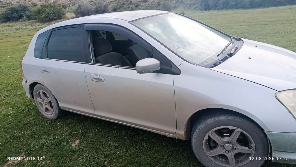Honda Civic: 2002 г., Автомат, Бензин, Хэтчбэк: фото 3