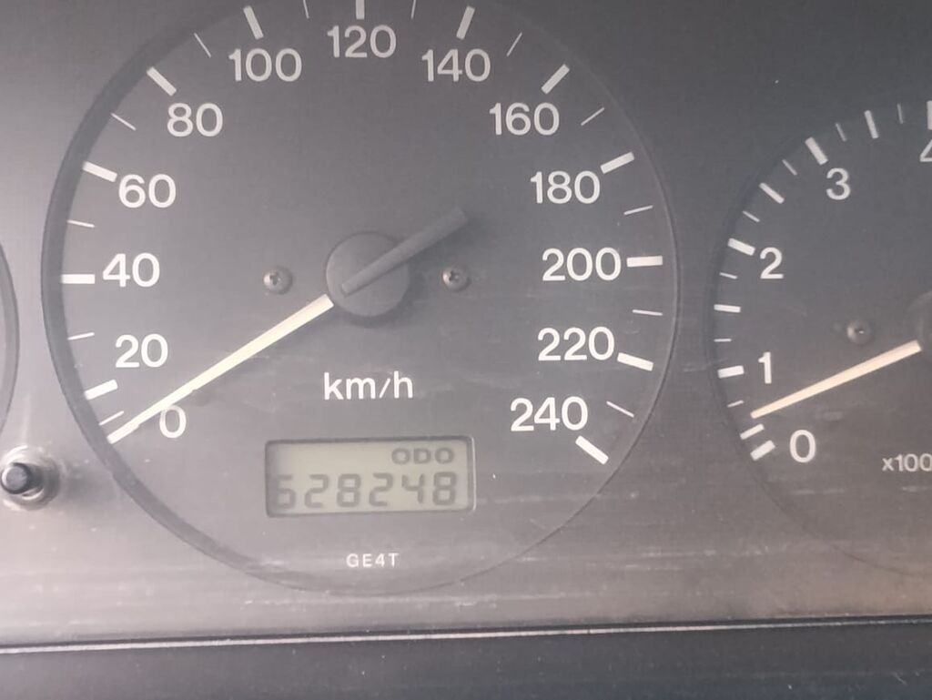 Mazda 626: 1999 г., 2 л, Механика, Бензин, Универсал: фото 6