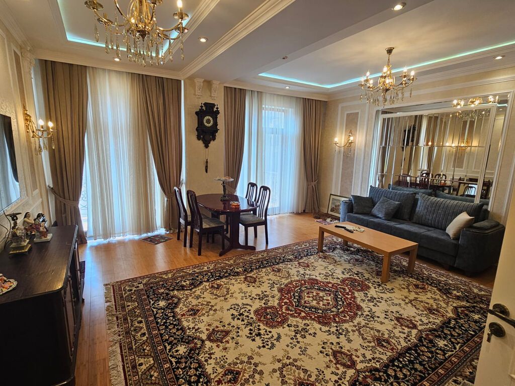 Bakı, Ağ şəhər, 3 otaqlı, Köhnə tikili, m. Xətai, 136 kv. m