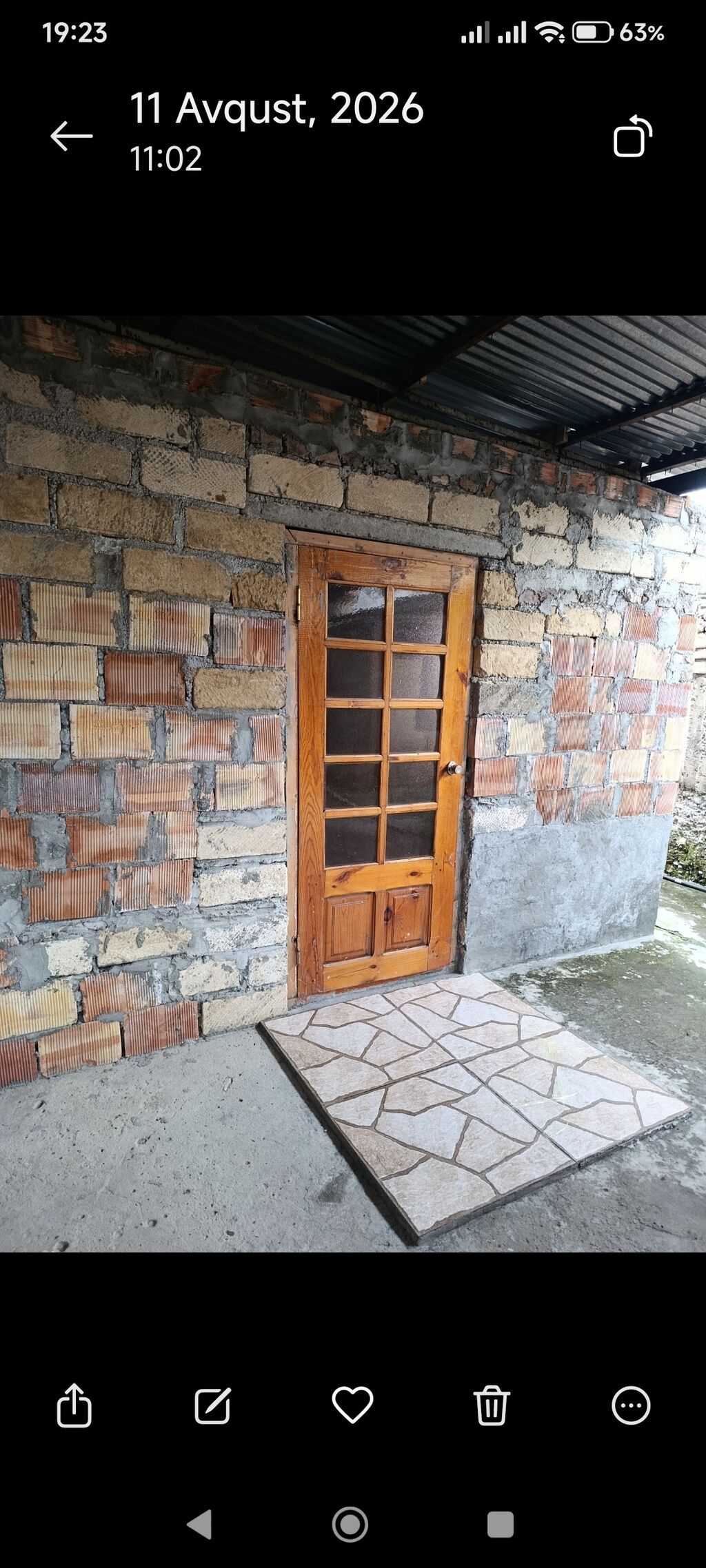 Kirayə üçün həyət evi Təcili kirayə verilir. 2 otaq 1 mətbəx. Ailəyə