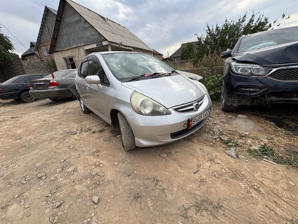 Honda Fit: 2006 г., Бензин, Хэтчбэк: фото 2