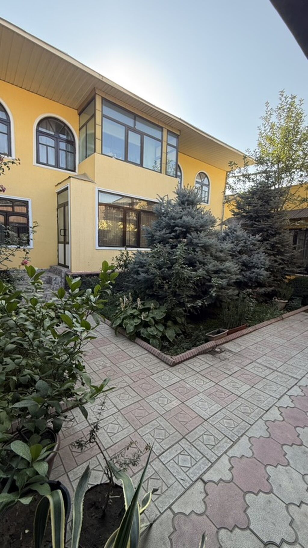 6 комнат и более, 285 м², 5 соток, Бишкек, ул. Карла Маркса Собственник: фото 1