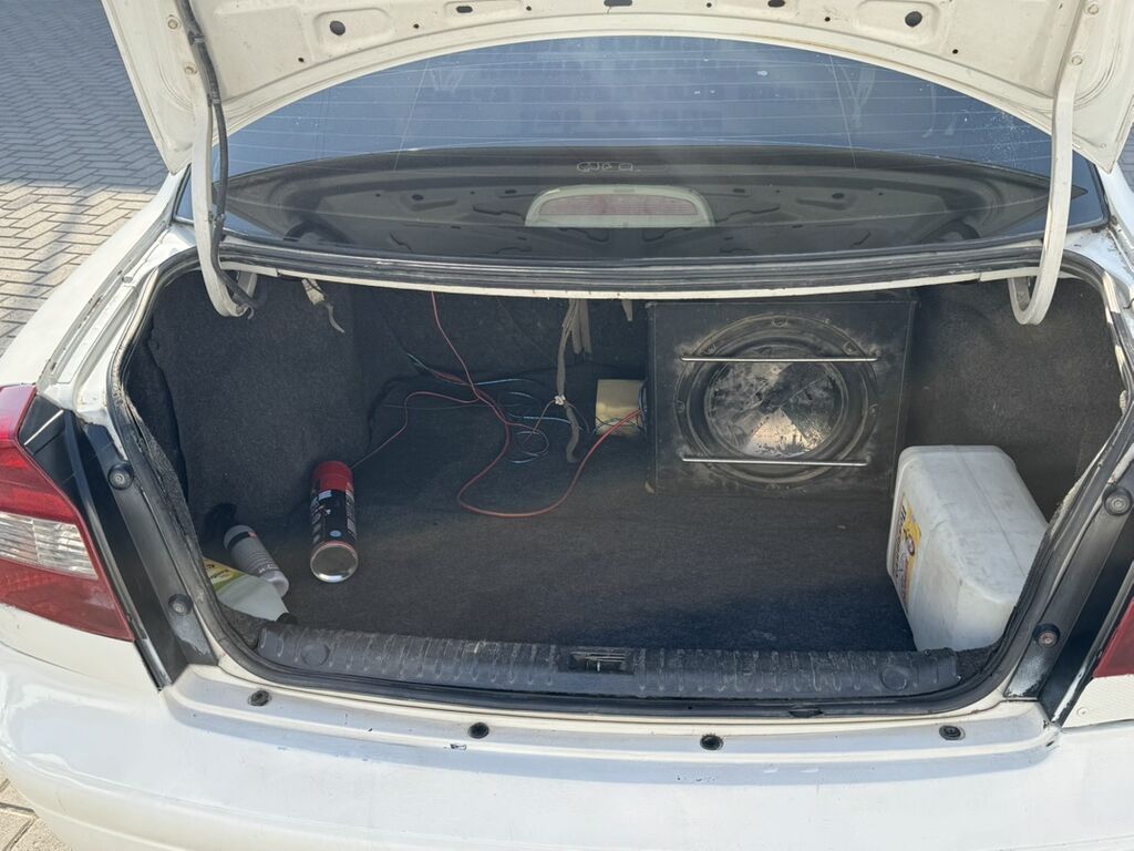 Daewoo Nubira: 2002 г., 1.6 л, Механика, Бензин, Седан: фото 5